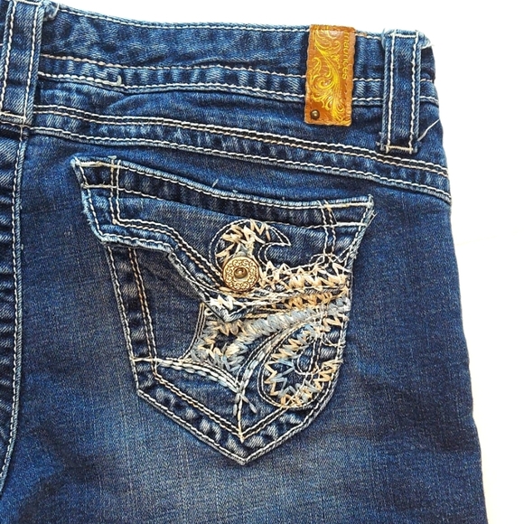 Maurices Embroidered Pocket Jean Shorts - Picture 6 of 6